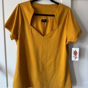 Women's Mustard Yellow Short Sleeve V-Neck Top - Casual Tee